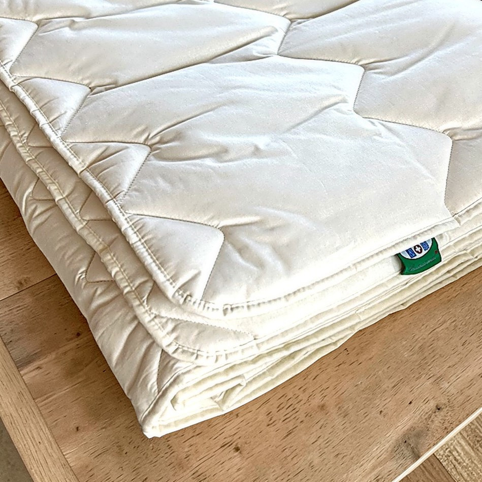 Pamučni poplun Clima-Cool na krevetu – prikaz volumena i mekoće